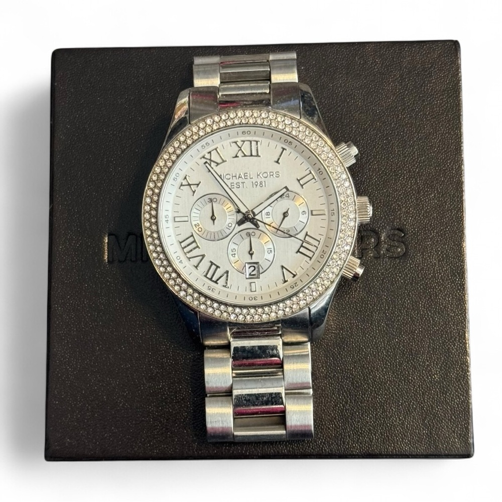 Michael Kors MK-5667 Silver Chronograph Women’s Stainless Steel Wrist Watch - Picture 2 of 7